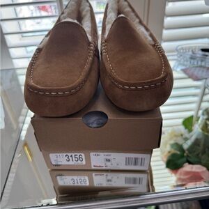 UGG Tan Suede Slippers size 10 NWT
